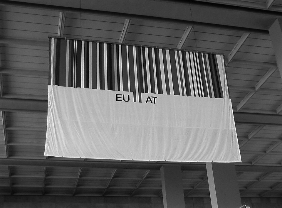 Transparent anlässlich der österreichischen EU-Präsidentschaft am Wiener Westbahnhof, 2006