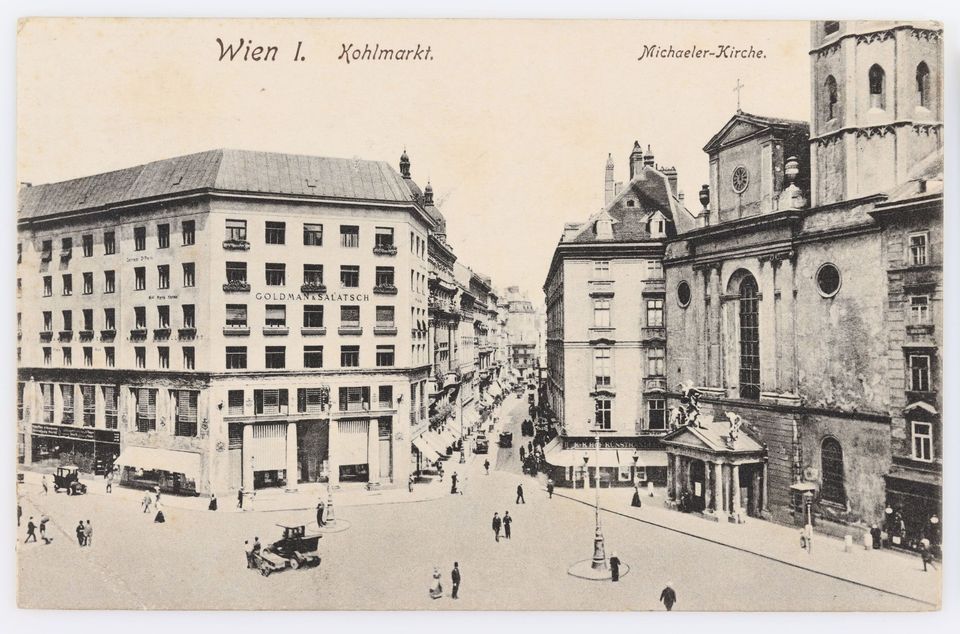 Looshaus und Michaelerkirche, 1912; Foto – Paul Ledermann, Wien Museum Inv.-Nr. 249827, CC0 (https://sammlung.wienmuseum.at/objekt/973072/)